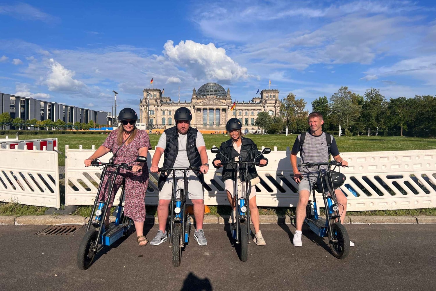 Berlin: Top Sights Guided E-Scooter Tour