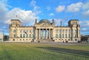 Berlin: Top Sights Guided E-Scooter Tour