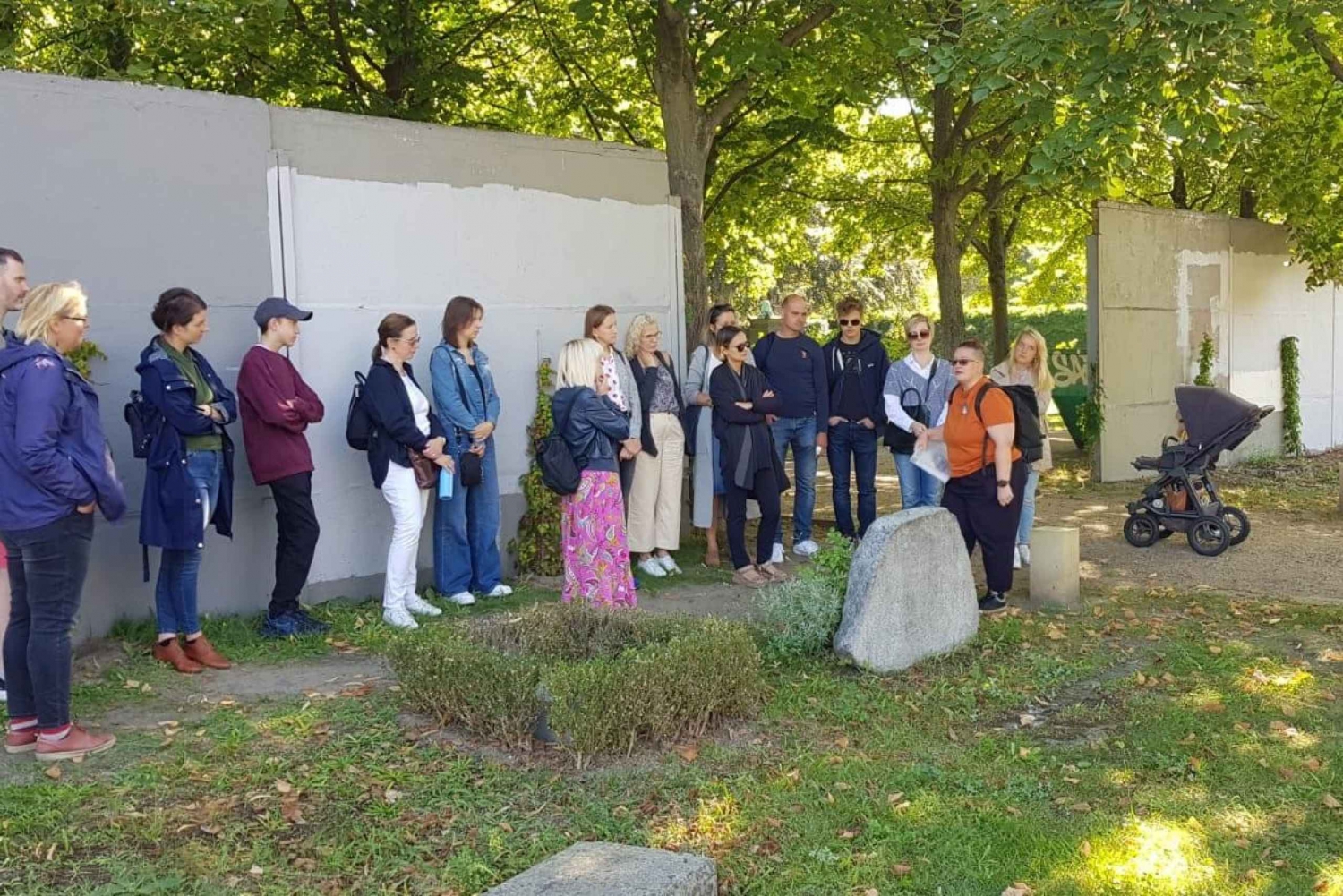 Berlin: Tour through the Invalids' Cemetery