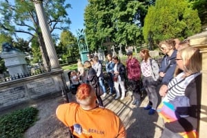 Berlin: Tour through the Invalids' Cemetery