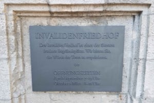 Berlin: Tour through the Invalids' Cemetery