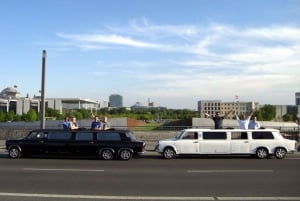Berlin: Lufthavnstransport & citytur i Trabi-limousine