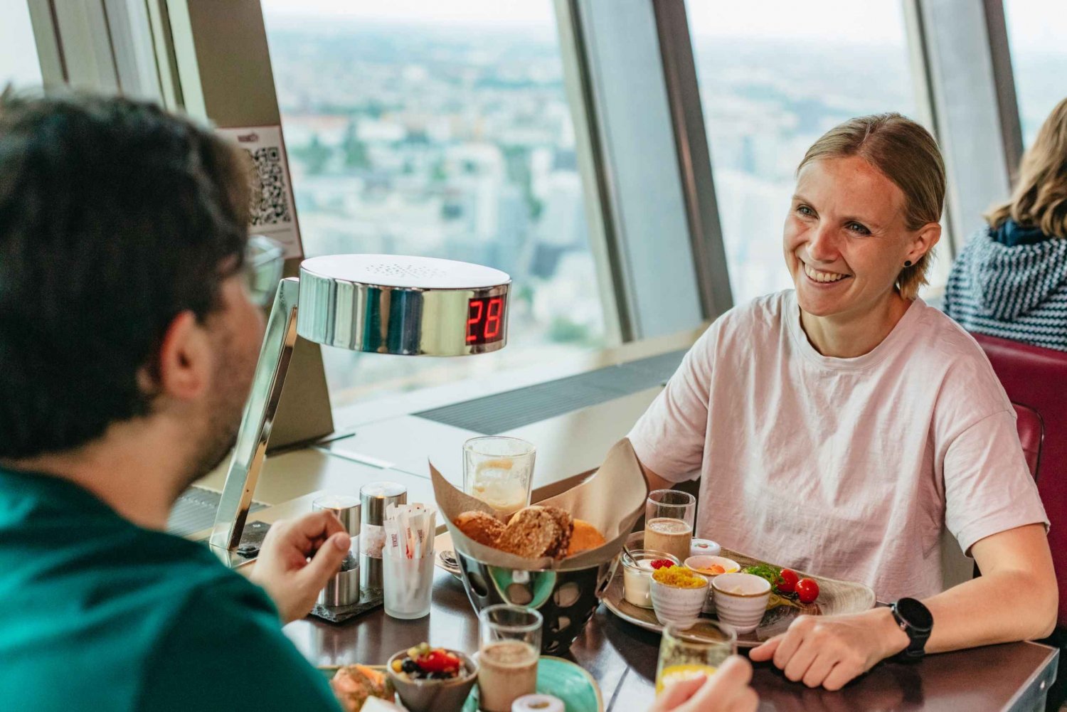 Berlijn: TV Toren Ticket & Ontbijt in Revolving Restaurant