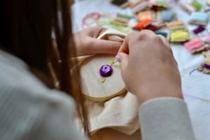 Berlin: Warsztaty haftu kwiatowego z motywem sromu