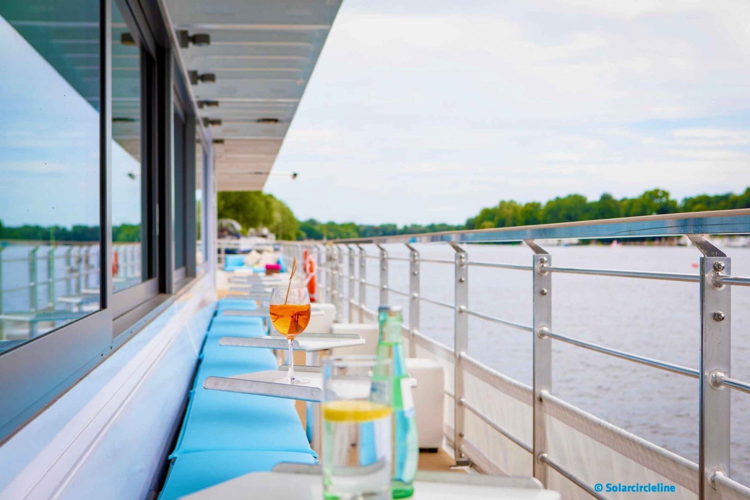 Schiffsrundfahrt ; Berliner Highlight Tour mit Solarschiff auf der Spree