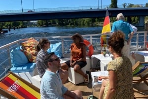 Boat tour ; Berlin highlight tour with solar boat on the Spree