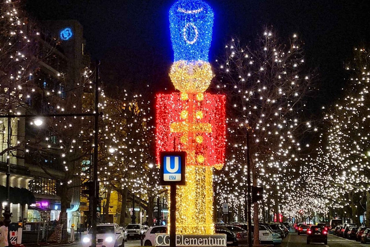 Joulumarkkinoiden valot kiertoajelubussi Berliinin läpi, ilmainen glögi (2,5 tuntia).