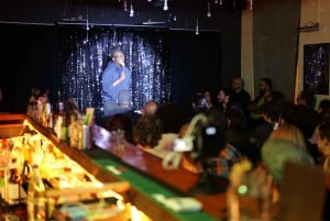 Englische Stand-up-Comedy-Show in der SaliGari Bar