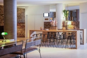 French Wine and Cheese Tasting with Guide in Berlin Mitte