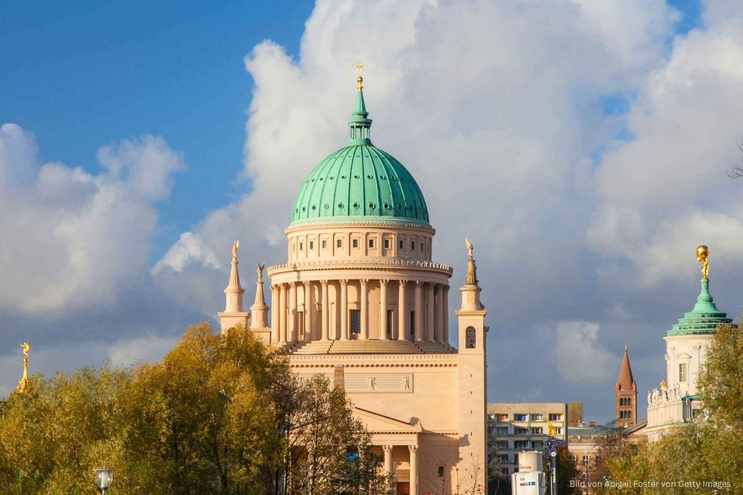 From Berlin: Guided tour of the New Palace, lunch, and city tour of Potsdam
