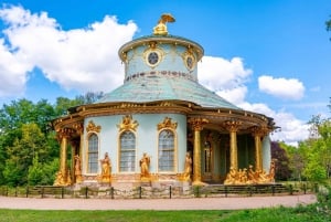 Visita Privada a los Palacios y Jardines Reales de Potsdam en Furgoneta Negra