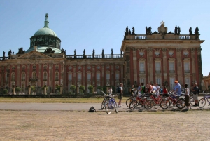 Excursão de bicicleta pelos jardins e palácios de Potsdam saindo de Berlim