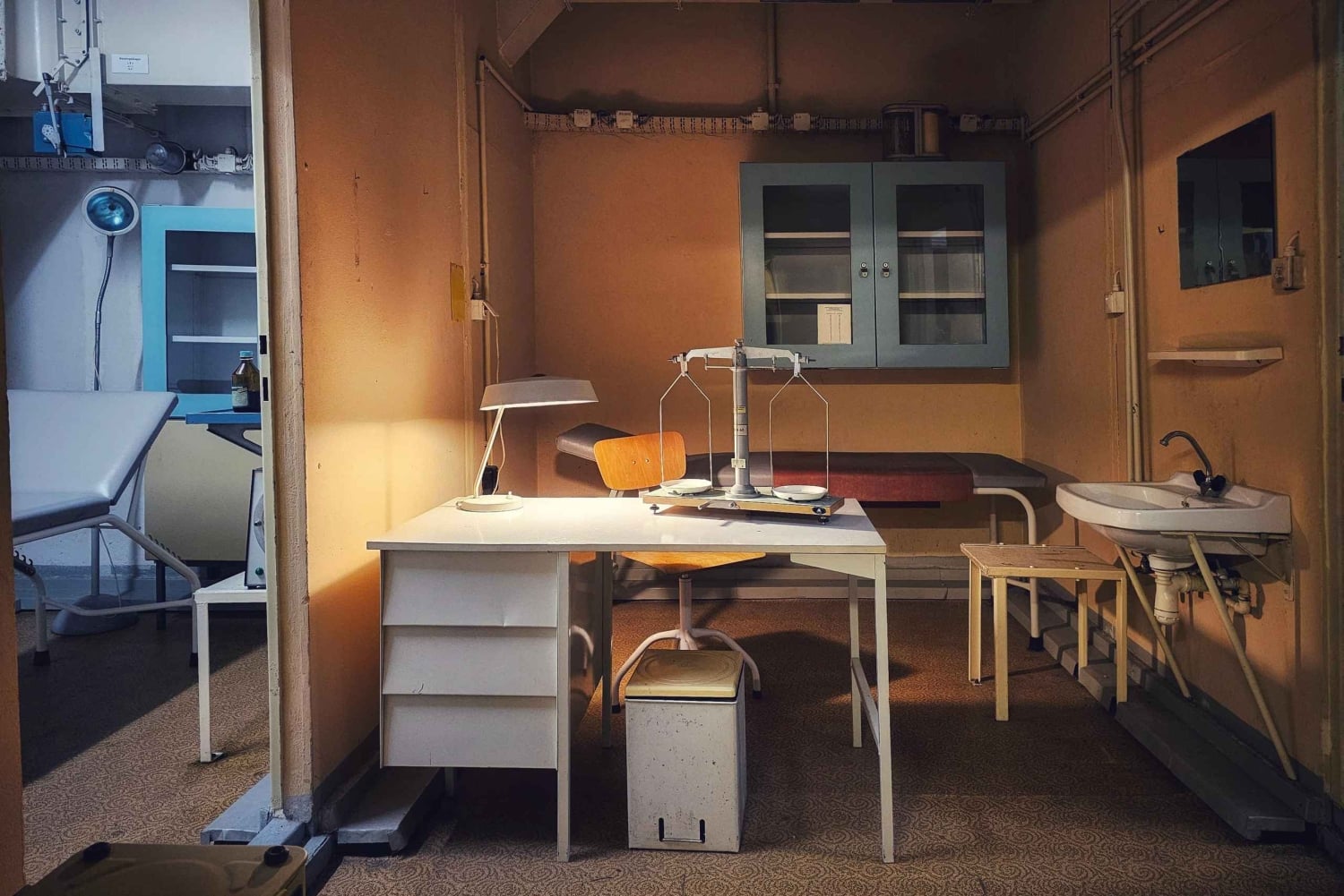 DDR-Erlebnistour mit Atomschutzbunker, Mittagessen & Kneipenbesuch