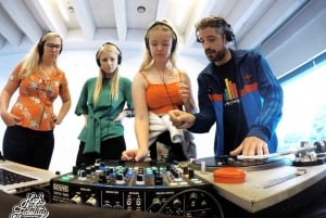 Esperienza musicale coinvolgente a Berlino come disc jockey