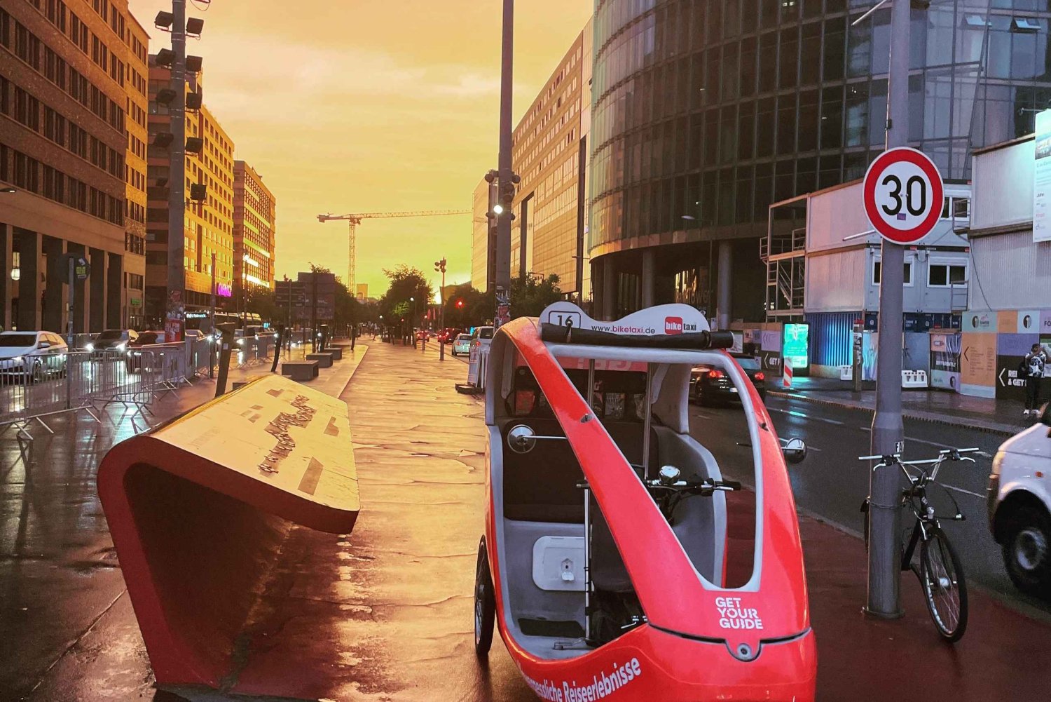 Triff Santa in Berlin: Glühwein und Sightseeing im E-Rikscha