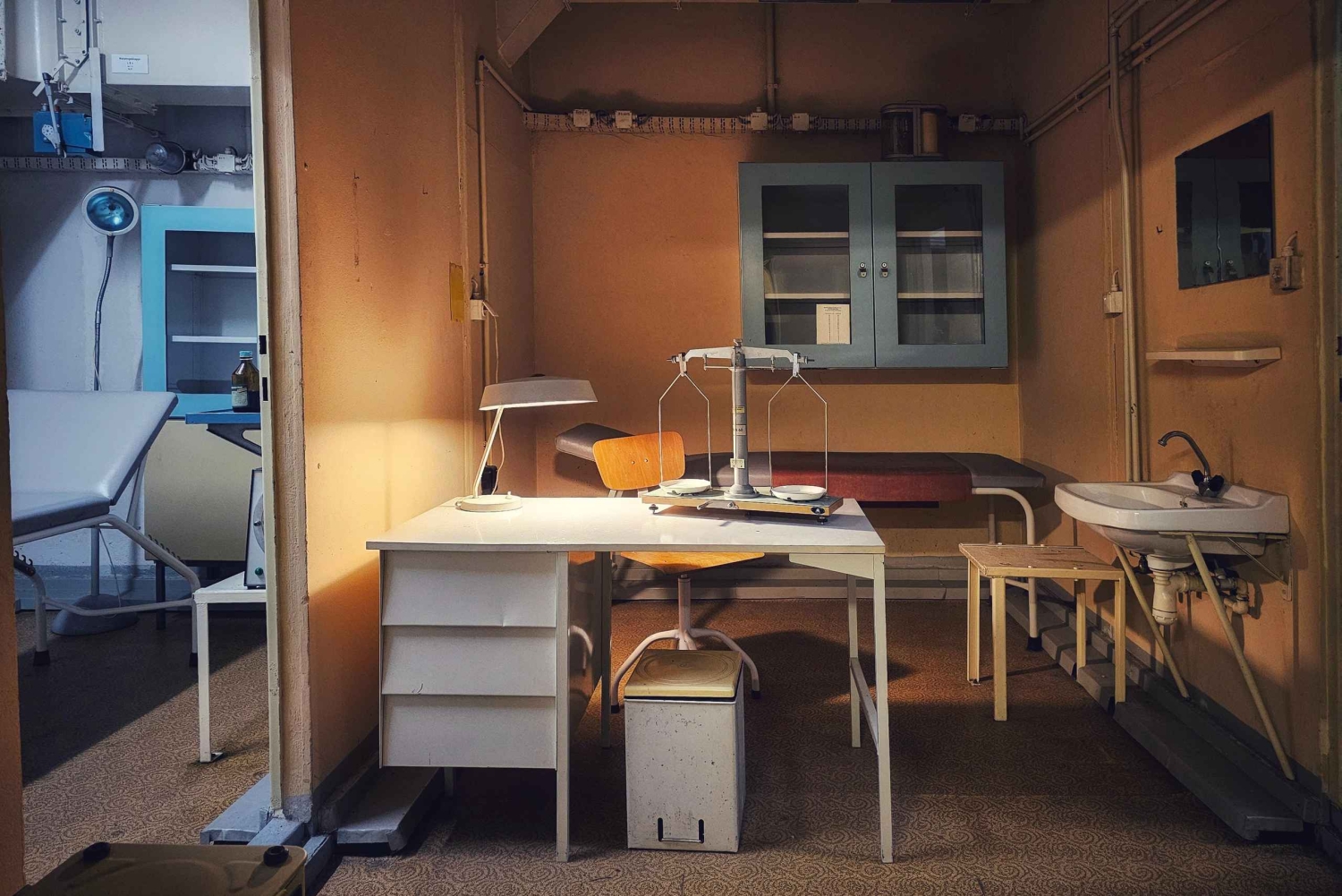 Nuclear bunker near Berlin: Guided adventure tour with lunch