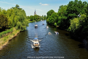 Potsdam: 2-Hour Private Castle Sightseeing Cruise