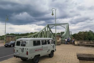 Potsdam: Yksityinen kaupungin kohokohtien kierros vintage-minibussilla