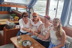 Potsdam: Private Harbor and Castle Sightseeing Cruise