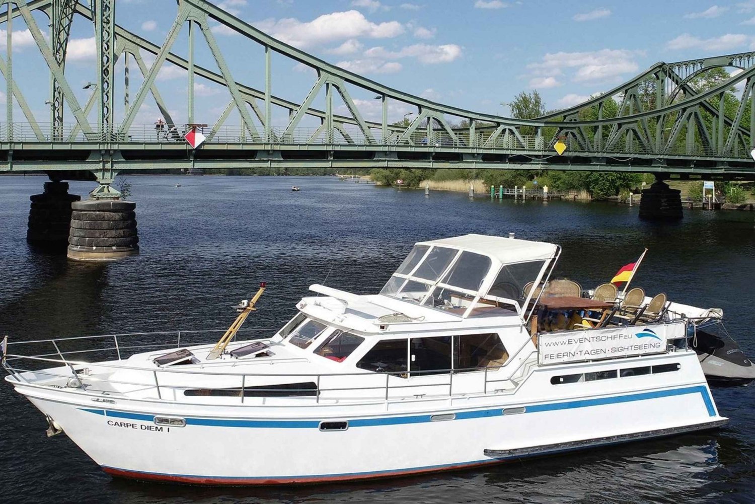 Potsdam: Yacht Cruise - Lakes of Berlin - Castles & Nature