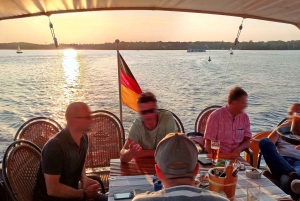 Potsdam: Yacht Cruise - Lakes of Berlin - Castles & Nature