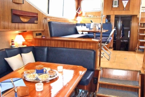 Potsdam: Yacht Cruise - Lakes of Berlin - Castles & Nature