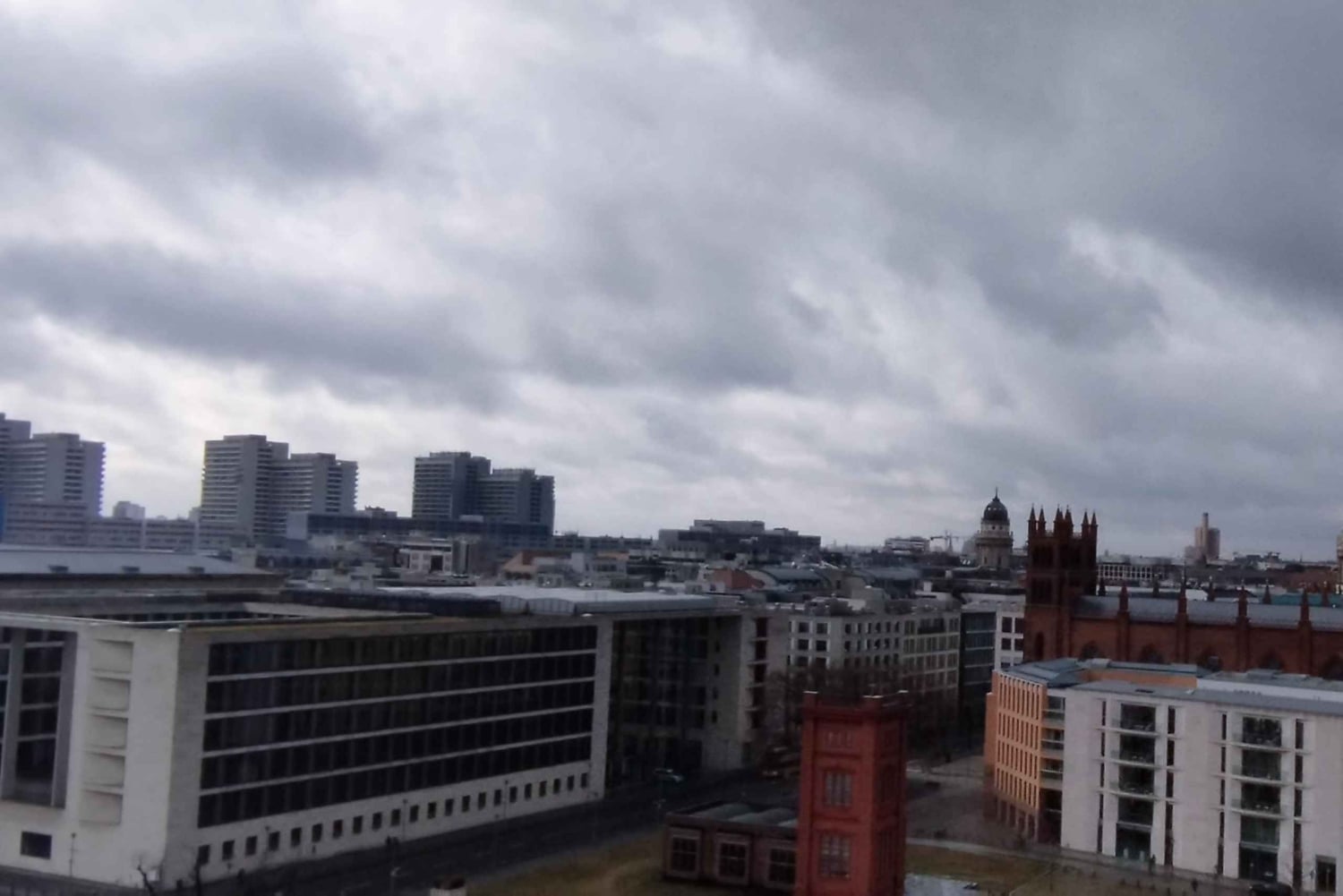 Yksityinen Berliini ilta-/yöminibussilla, kuljettaja ja opas