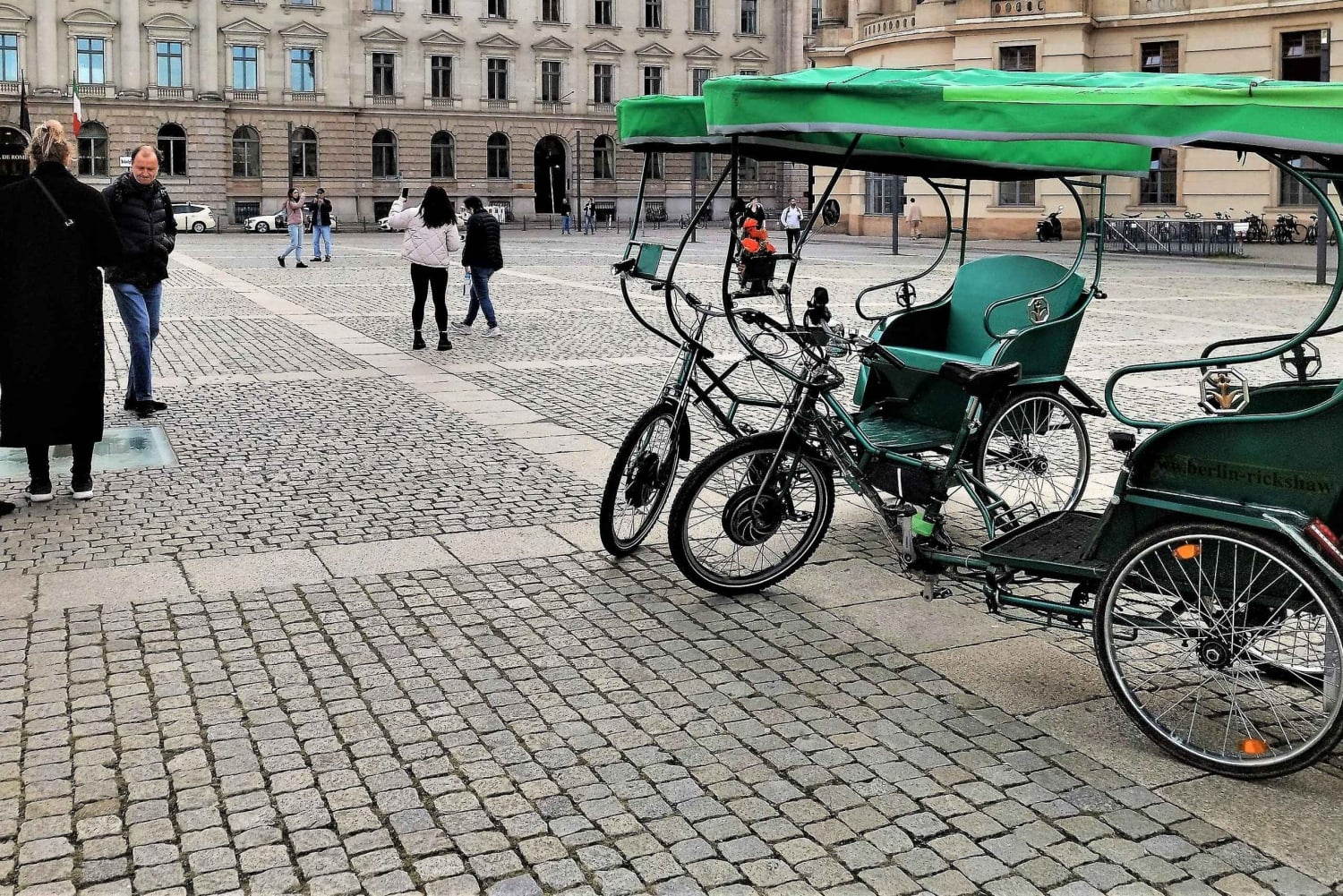 Rickshaws privados (multipersonales) con recogida en el hotel.