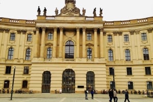 Private Taxi Tour through Berlin Extended & Relaxed ca 6-8h
