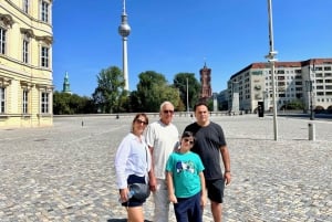 Private Taxi Tour through Berlin Extended & Relaxed ca 6-8h