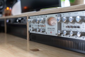 Tuottaa Techno- ja House-musiikkia Berliinissä