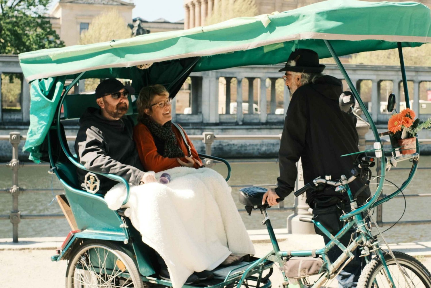 Rickshaw private driver, shared Guide Berlin Highlights