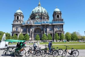 Rickshaw private driver, shared Guide Berlin Highlights