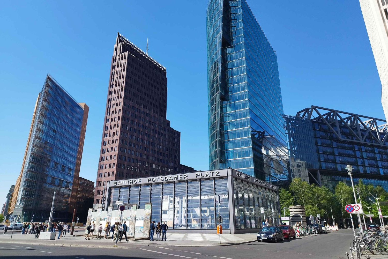 Samodzielna jazda na hulajnodze elektrycznej z przewodnikiem w małych grupach