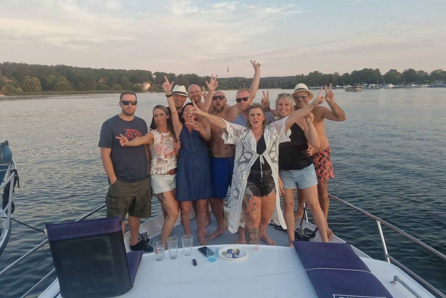 Sundowner, 2-hour sunset boat tour with skipper.