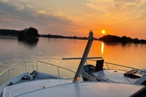 Sundowner, 2-hour sunset boat tour with skipper.
