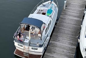 Tagestour: Private Wannsee Lake and Werder Yacht Cruise