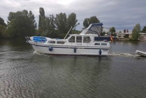 Tagestour: crociera privata sul lago Wannsee e sul Werder Yacht