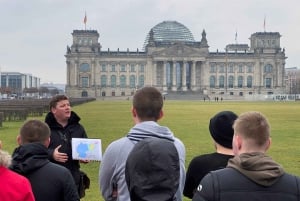 Tour pelo campo de batalha da Segunda Guerra Mundial na Batalha de Berlim (em pequenos grupos)