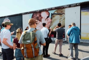 The Walls of Berlin: Street Art Tour with an Artist