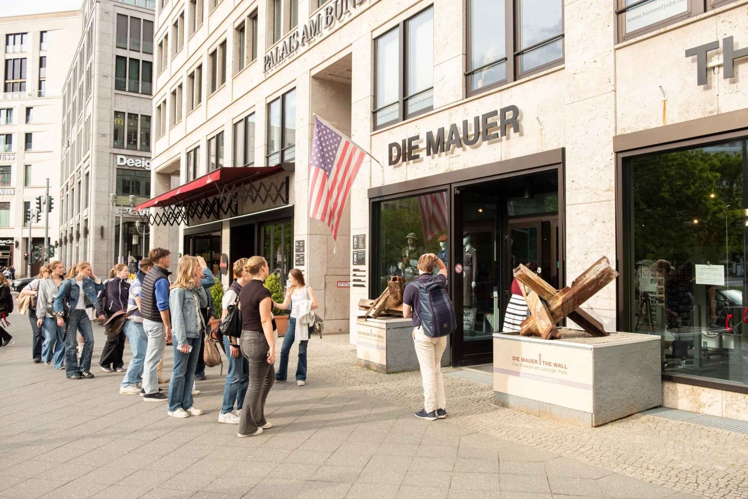 Traces Of Berlin: Guided Berlin Tour (English/German)