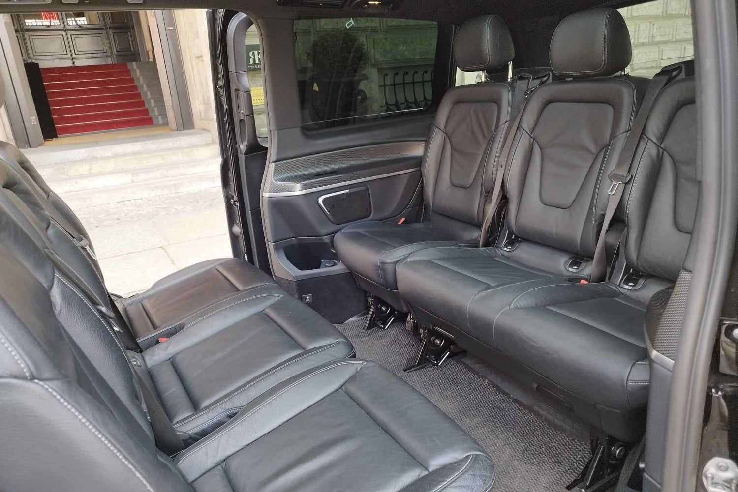 Tranfer with small or Bigger introduction Tour Berlin