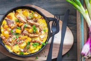 ベルリンの本物の味をお楽しみください：アレクサンダープラッツの屋台の食べ物ツアー