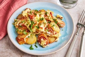 ベルリンの本物の味をお楽しみください：アレクサンダープラッツの屋台の食べ物ツアー