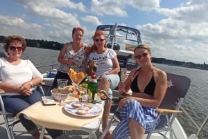 Wannsee: 4h Private Sieben-Seen-Bootstour mit Skipper