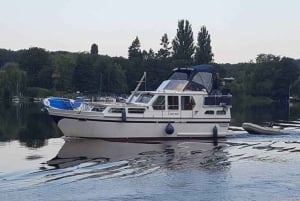 Wannsee: 4h Private Sieben-Seen-Bootstour mit Skipper
