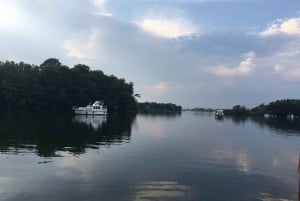 Wannsee: Kipparin kanssa: 4h Yksityinen Seitsemän järven veneretki.