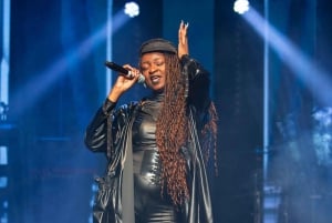 Berlin: '90s Forever - Hits & Acrobatics' - Varieté Show