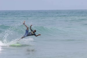 Biarritz : Cours de surf sur la côte Basque.