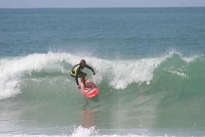 Biarritz : Cours de surf sur la côte Basque.